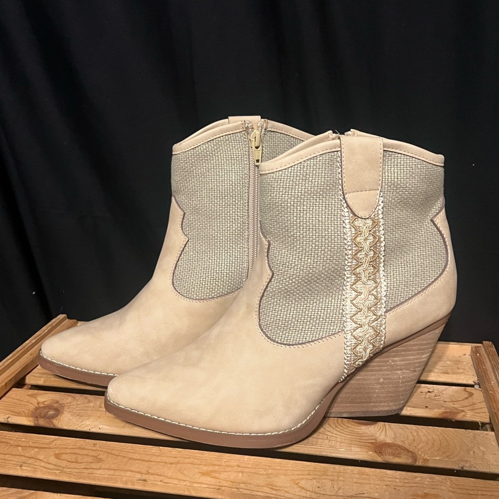 #4753. C Comfort Tan Western Style Faux-Suede Bootie. Women's size 11W - Picture 4 of 11